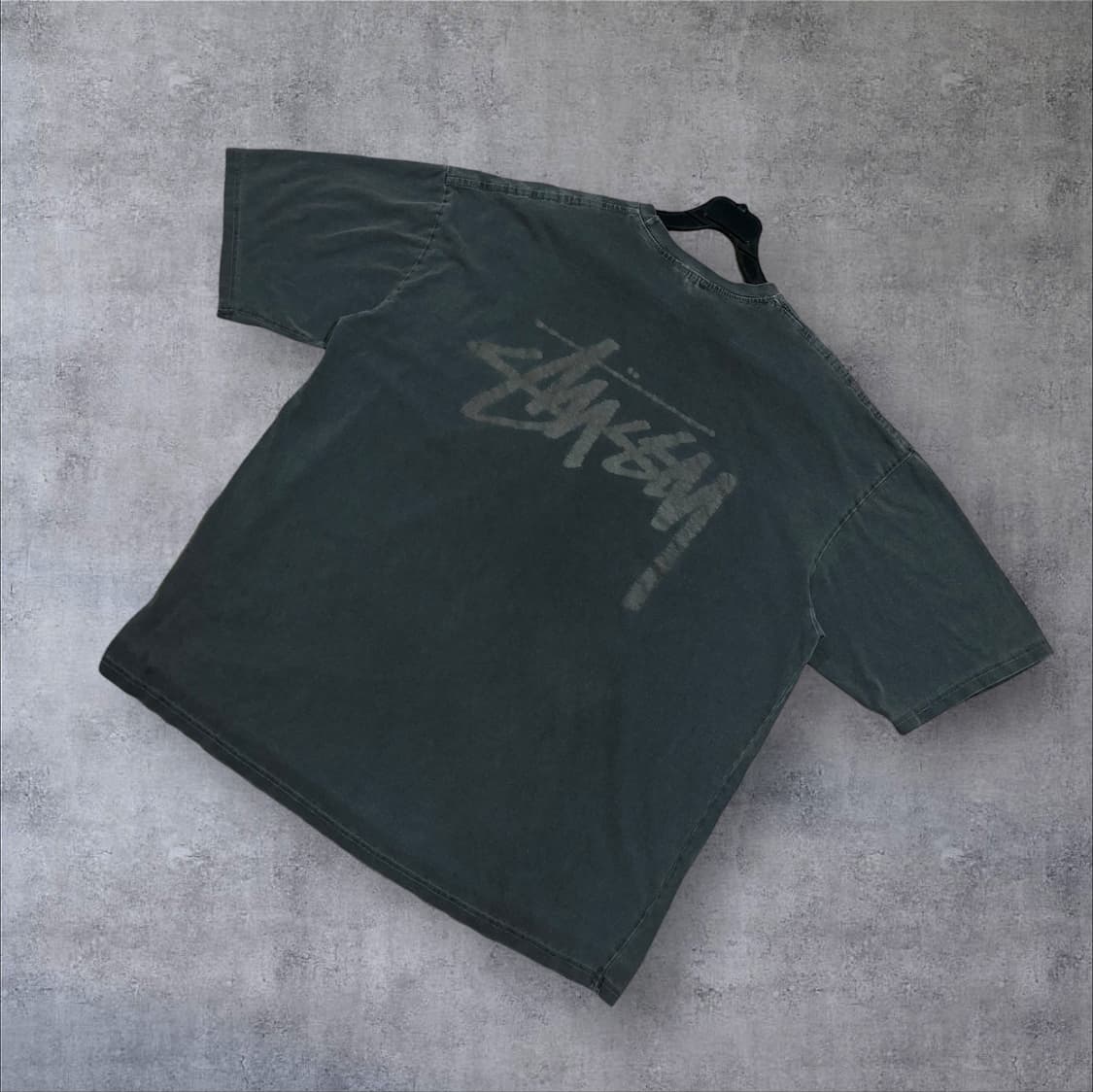 스투시 스탁 빅로고 피그먼트 차콜 반팔티 상품이미지2