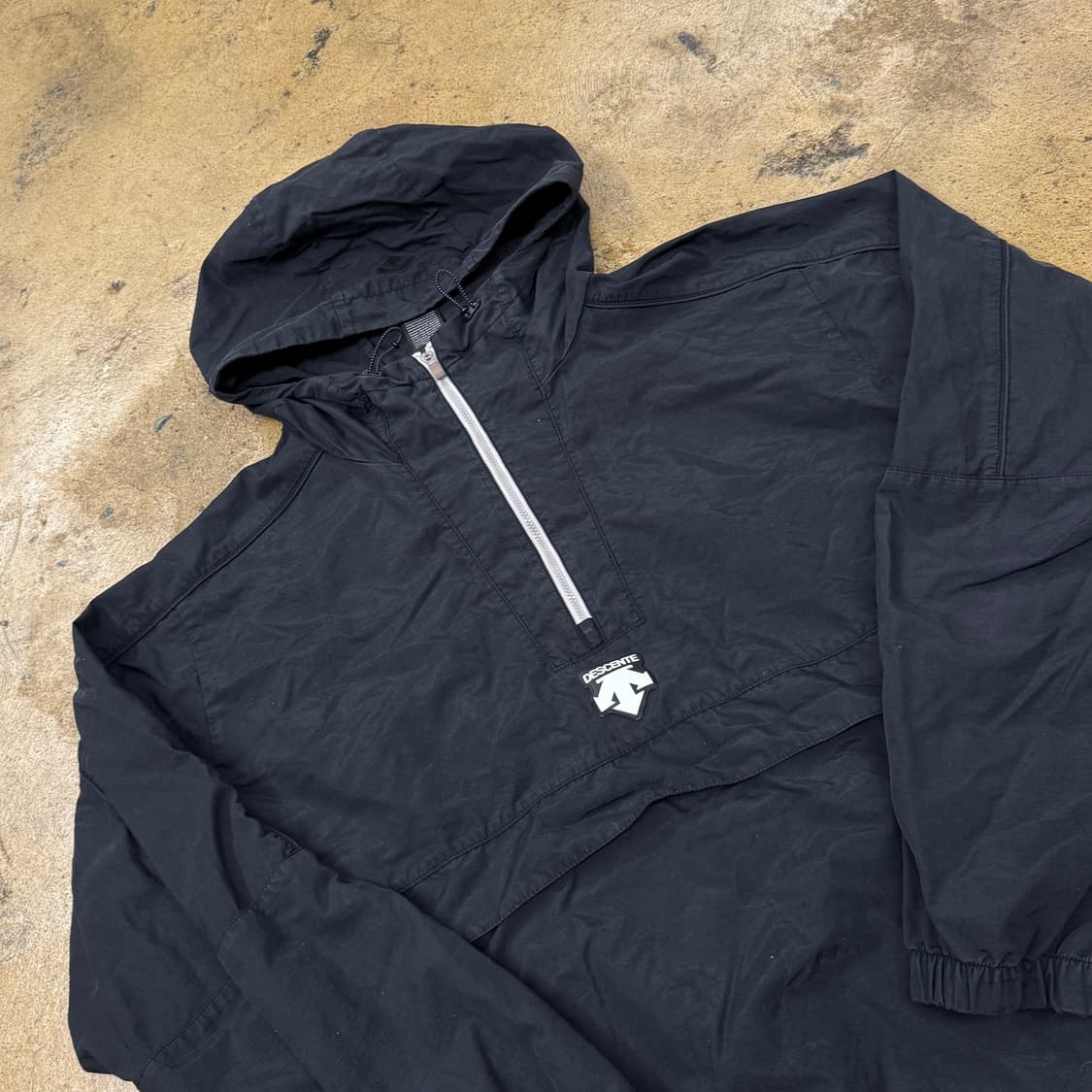 [정품/100] 데상트 블랙 아노락 후드 바람막이 b16 상품이미지1