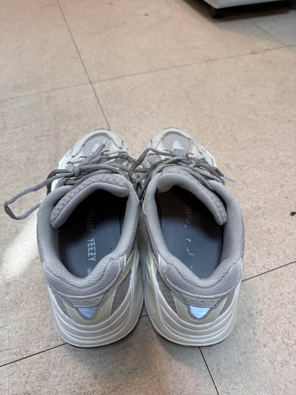 아디다스 이지부스트 700 V2 스태틱 265mm 상품이미지6