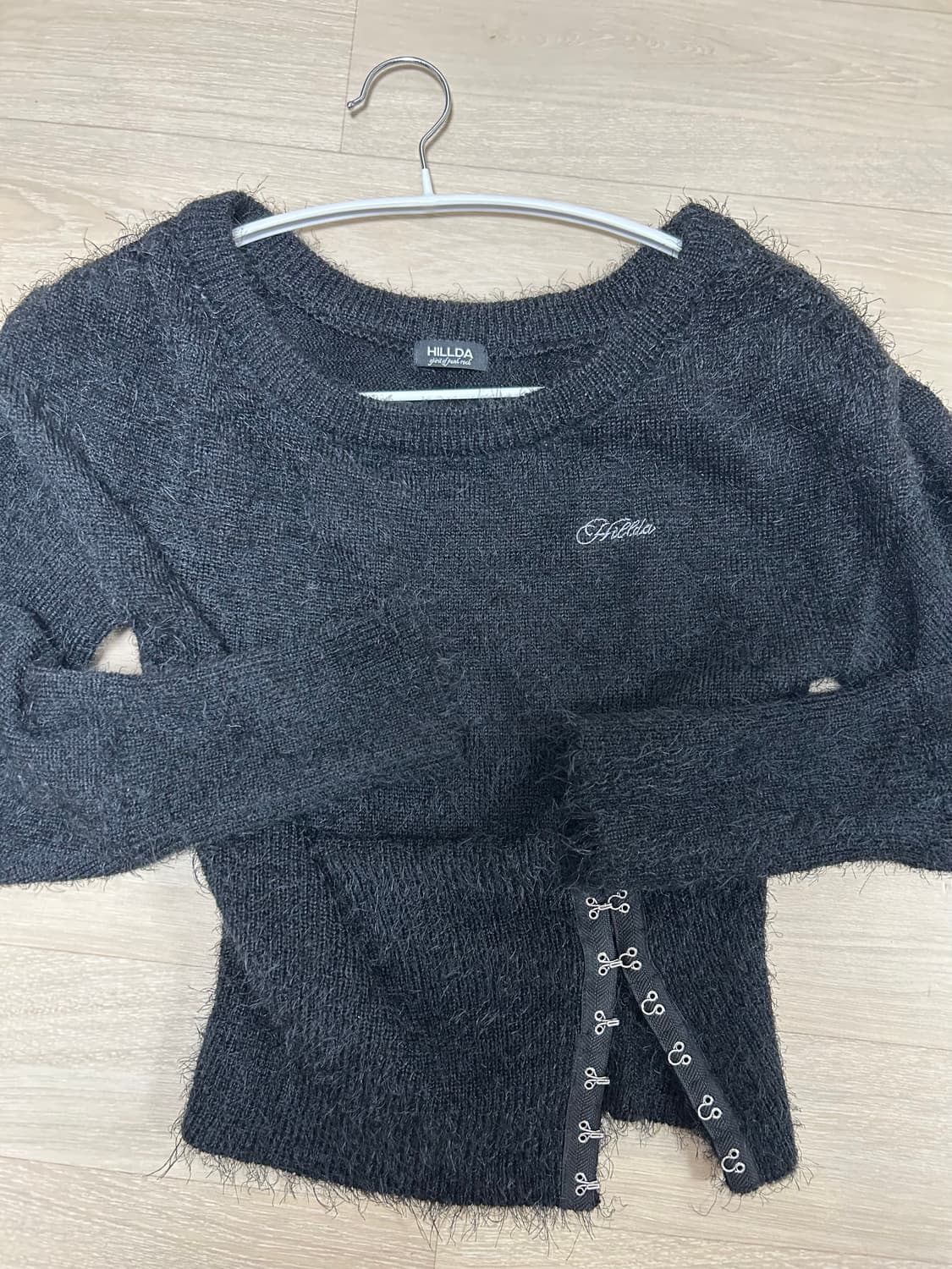 힐다 플러피 코르셋 원숄더 니트 상품이미지2