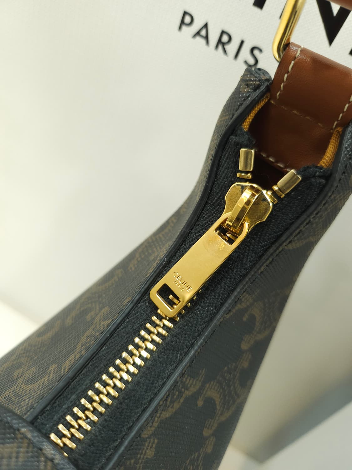 [정품] 셀린느 미디엄 트리옹프 아바백 캔버스 상품이미지9