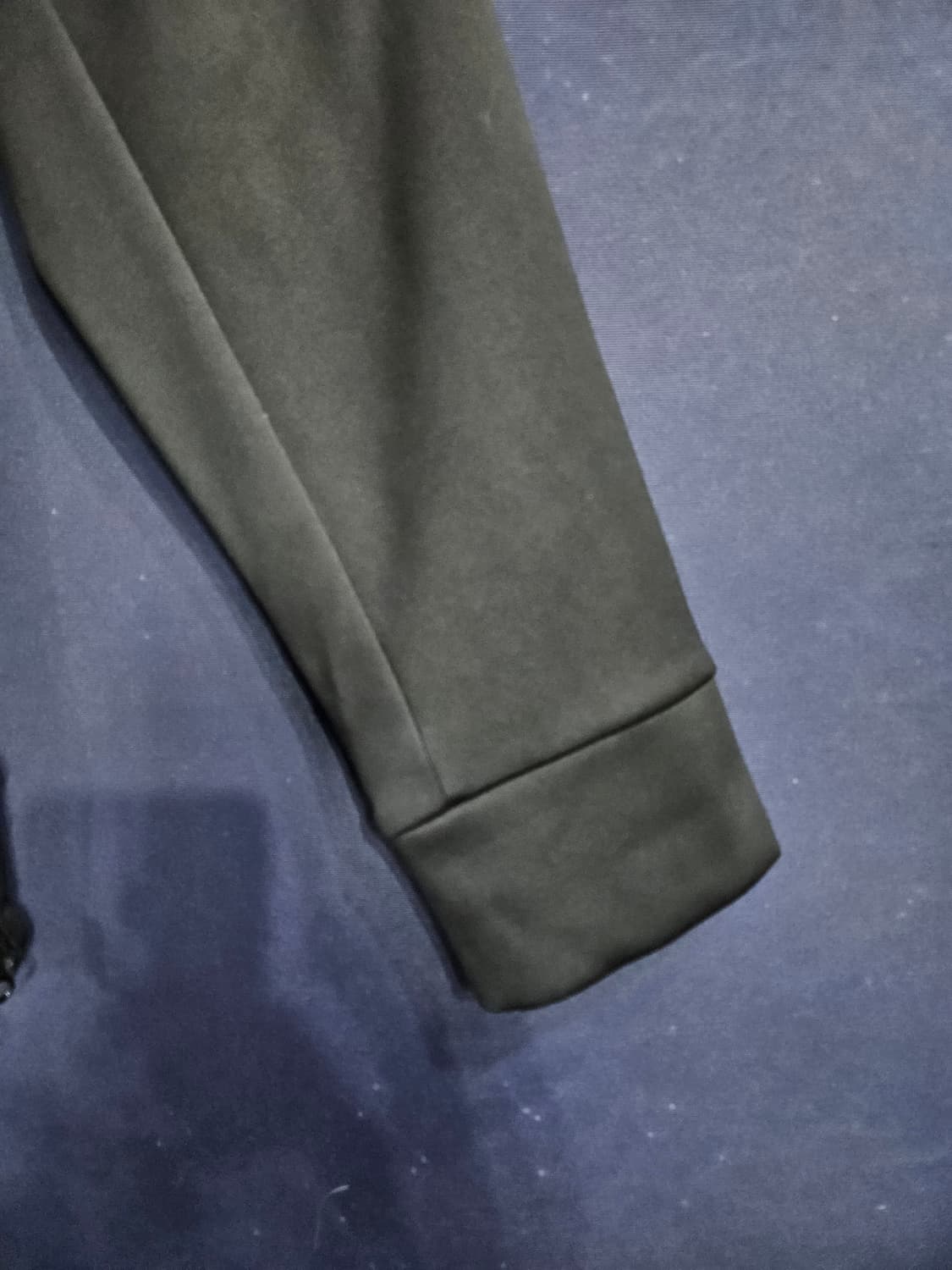 아디다스 삼선 블랙차콜 남성 슬림핏 100 맨투맨  상품이미지5