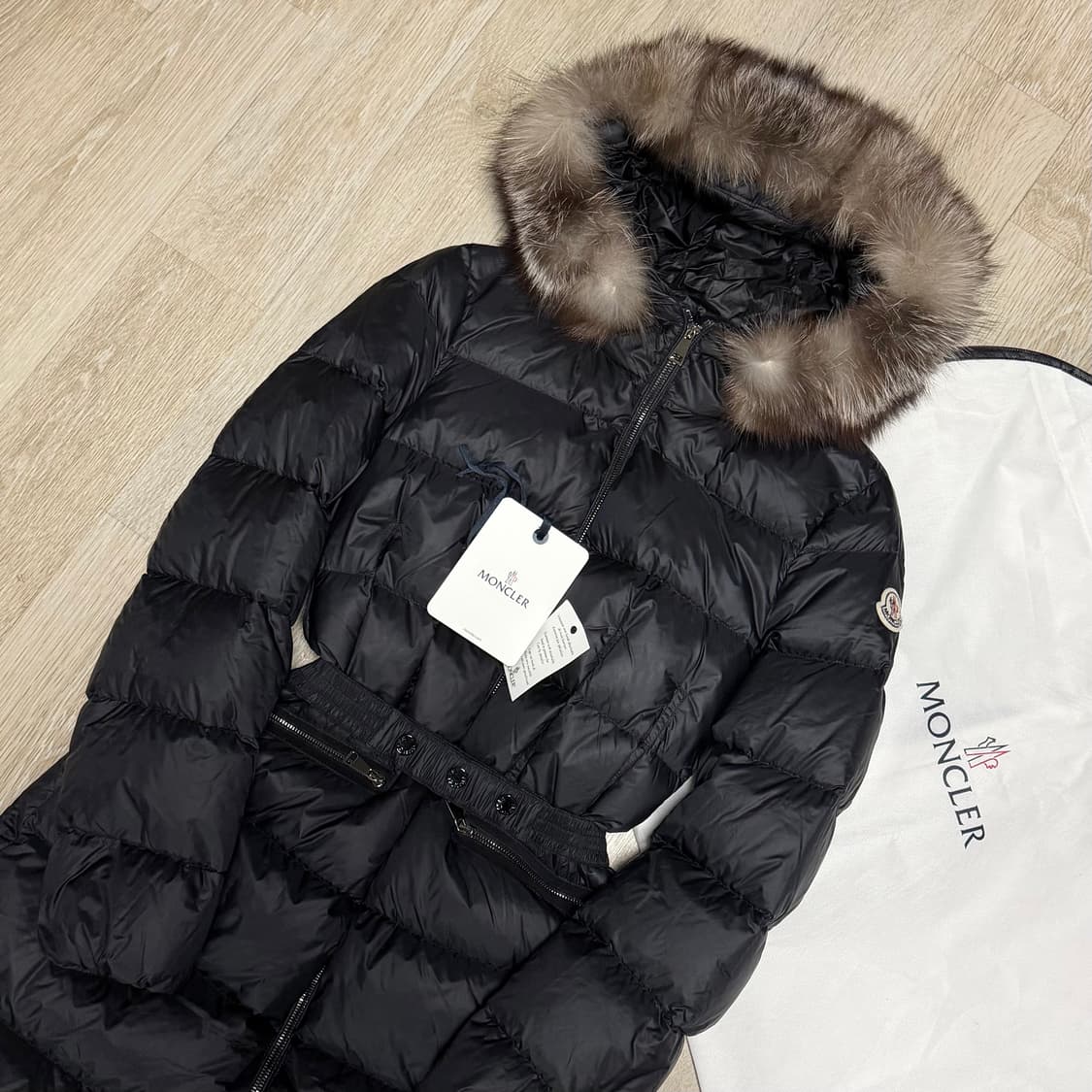 [블랙 00/새상품급] 몽클레어 보에딕 여성패딩 블랙 폭스퍼 풀구성 상품이미지2