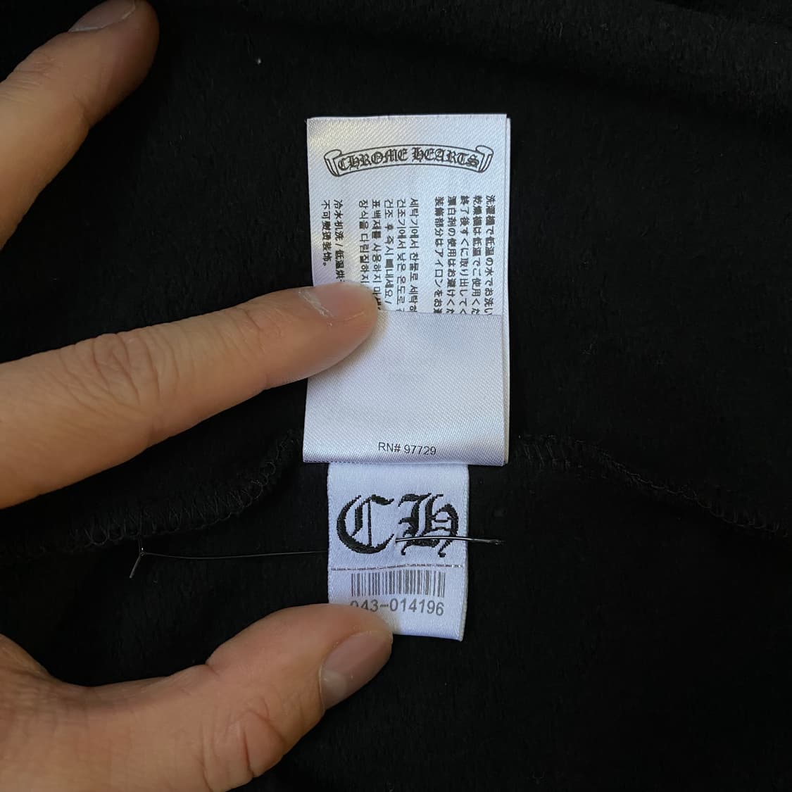 [L] 크롬하츠 버티컬 로고 플리스 후드 블랙 블루 상품이미지10