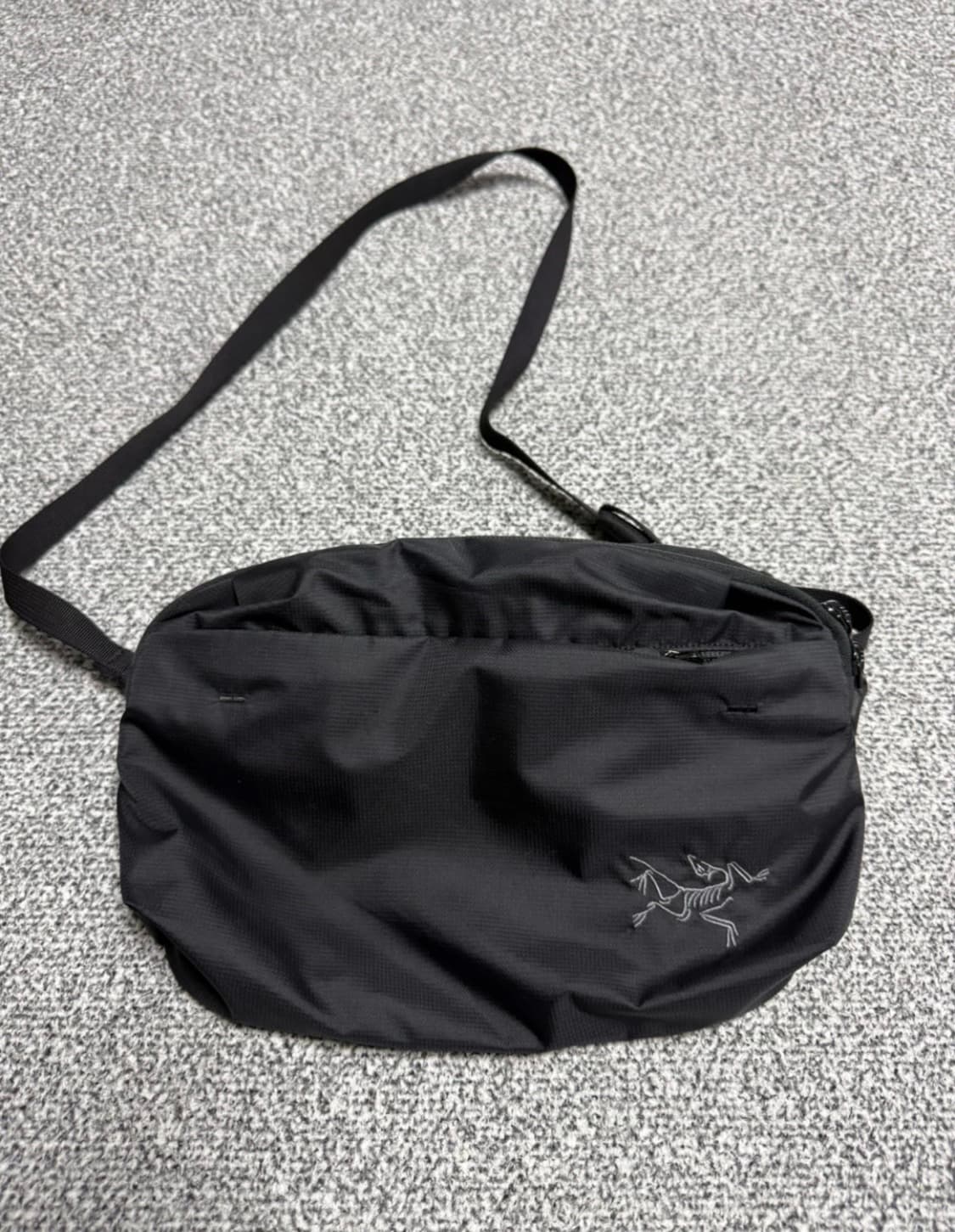 아크테릭스 헬리아드 6 크로스바디백 상품이미지1