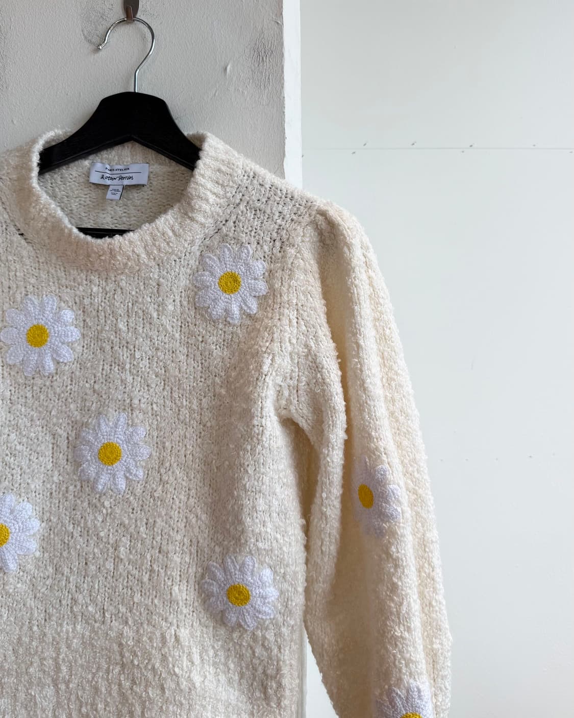 앤아더스토리즈 아이보리 데이지 자수 니트  상품이미지5