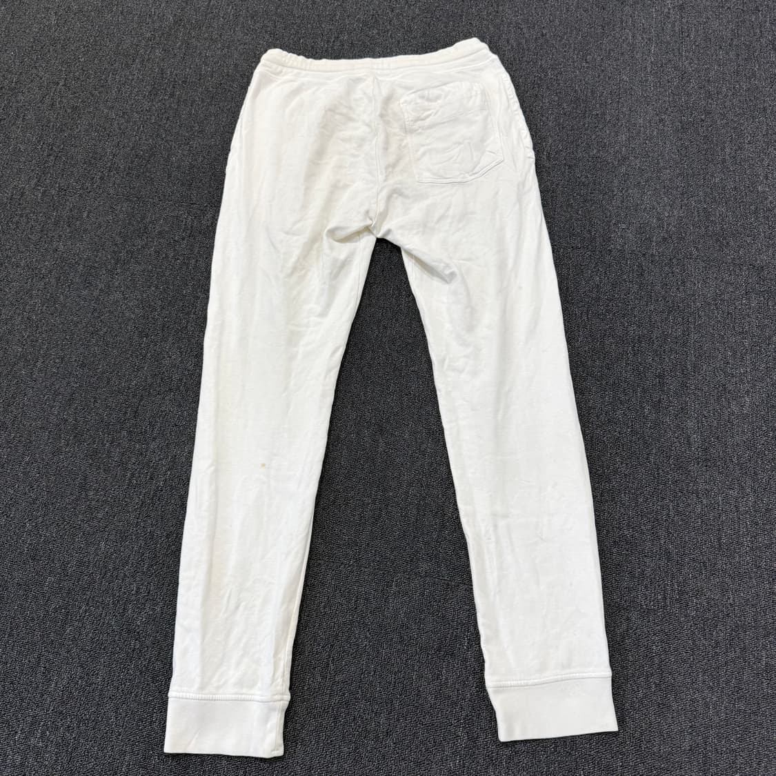 스톤아일랜드 화이트 자수패치 조거팬츠 상품이미지5