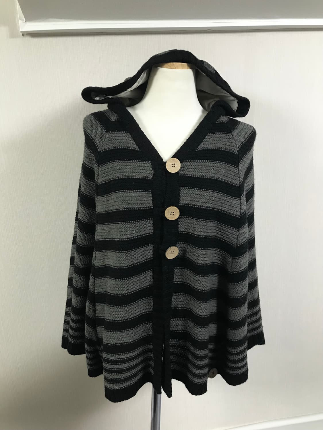 Striped Hooded Knit Cape 상품이미지1