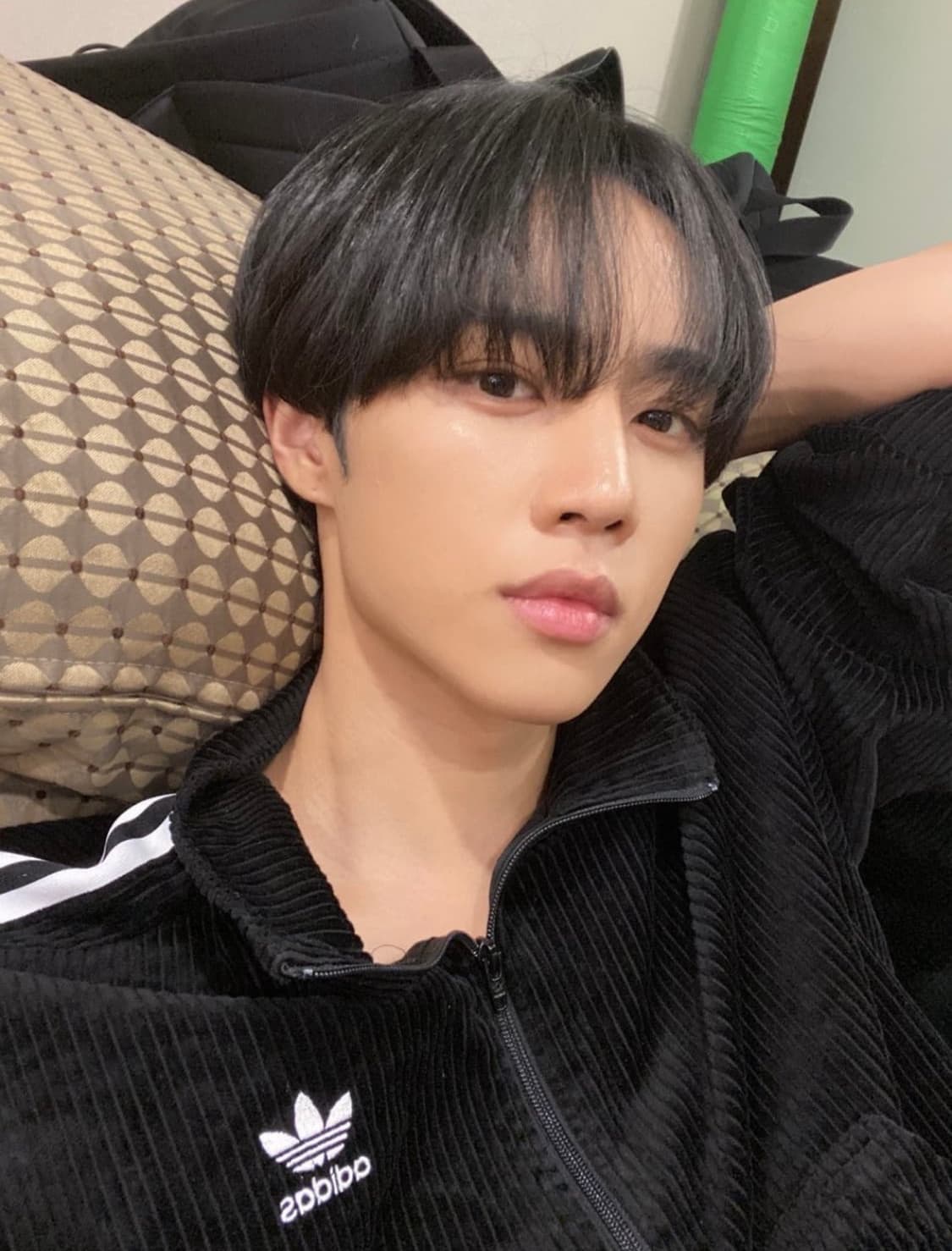 🐰아디다스 코듀로이 반집업 더 보이즈 선우, 호시님 착용 저렴🖤 상품이미지1