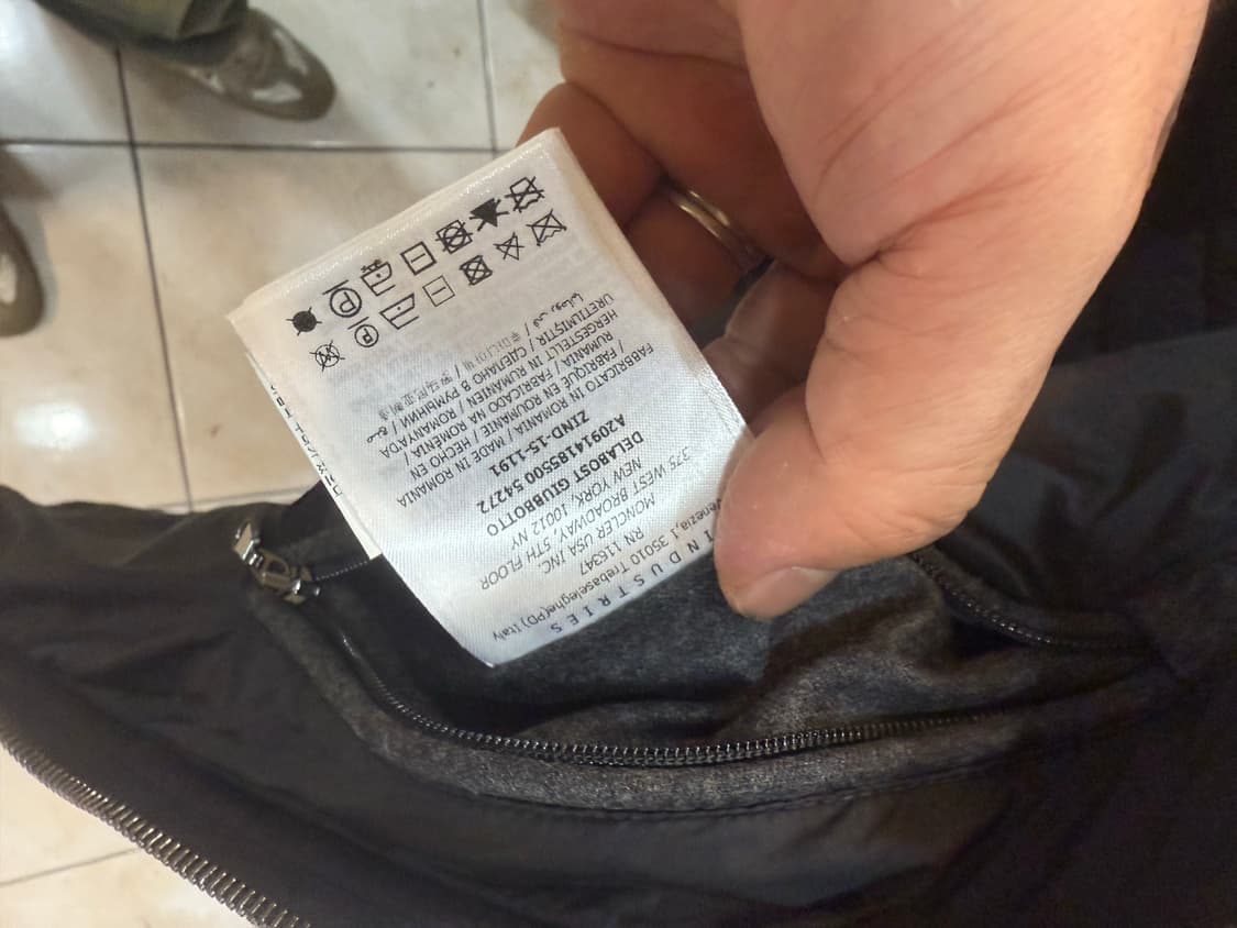 2/100 정품 몽클레어 DELABOST 패딩 팝니다 상품이미지5