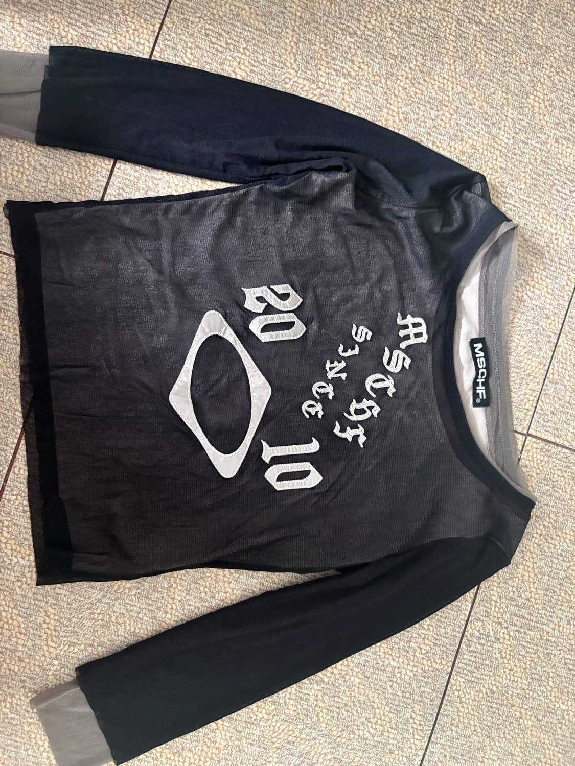 미스치프 보트넥 메쉬 탑 블랙 상품이미지1