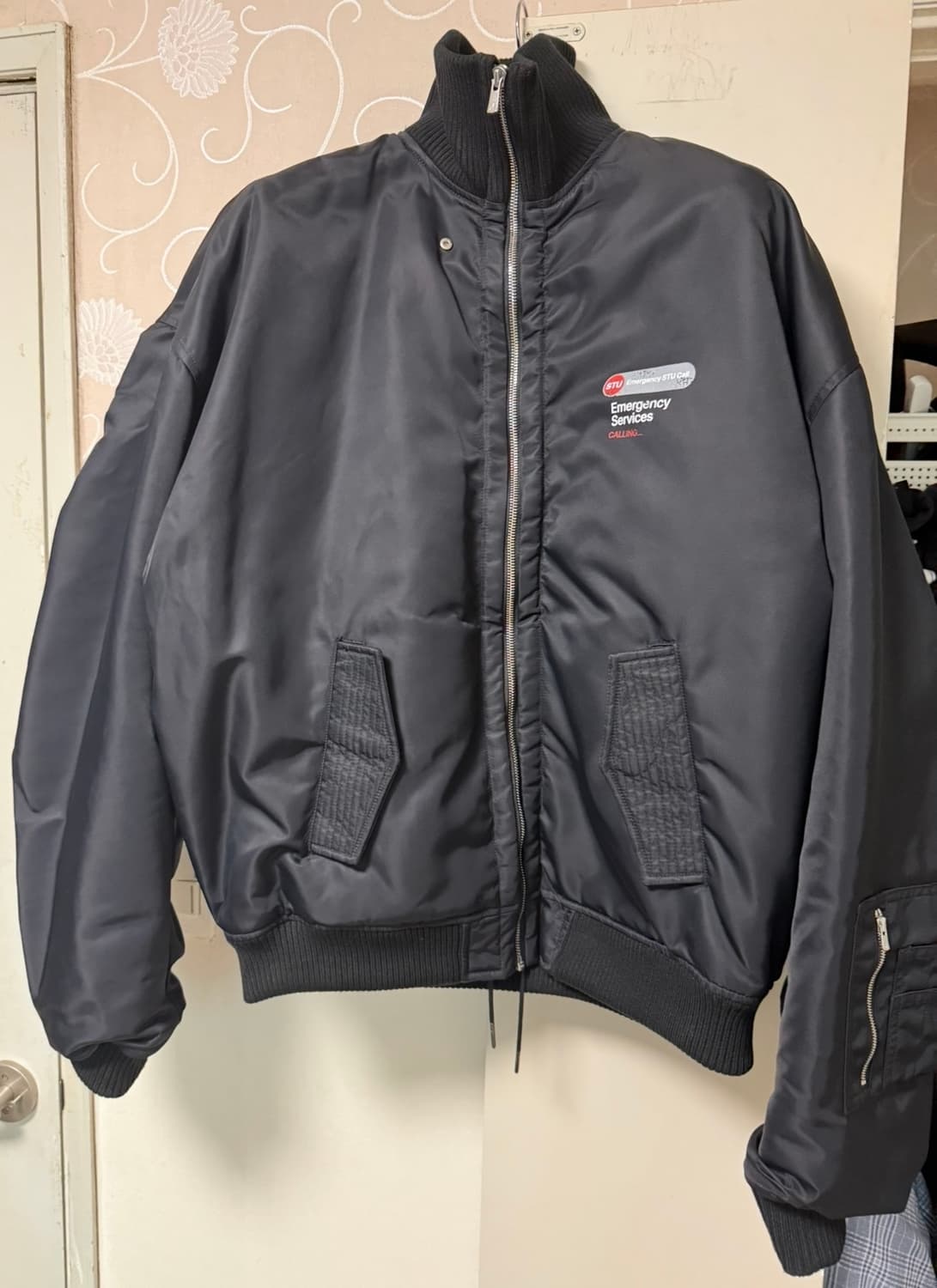 stu 오버핏 블랙 봄버 팝니다 상품이미지4