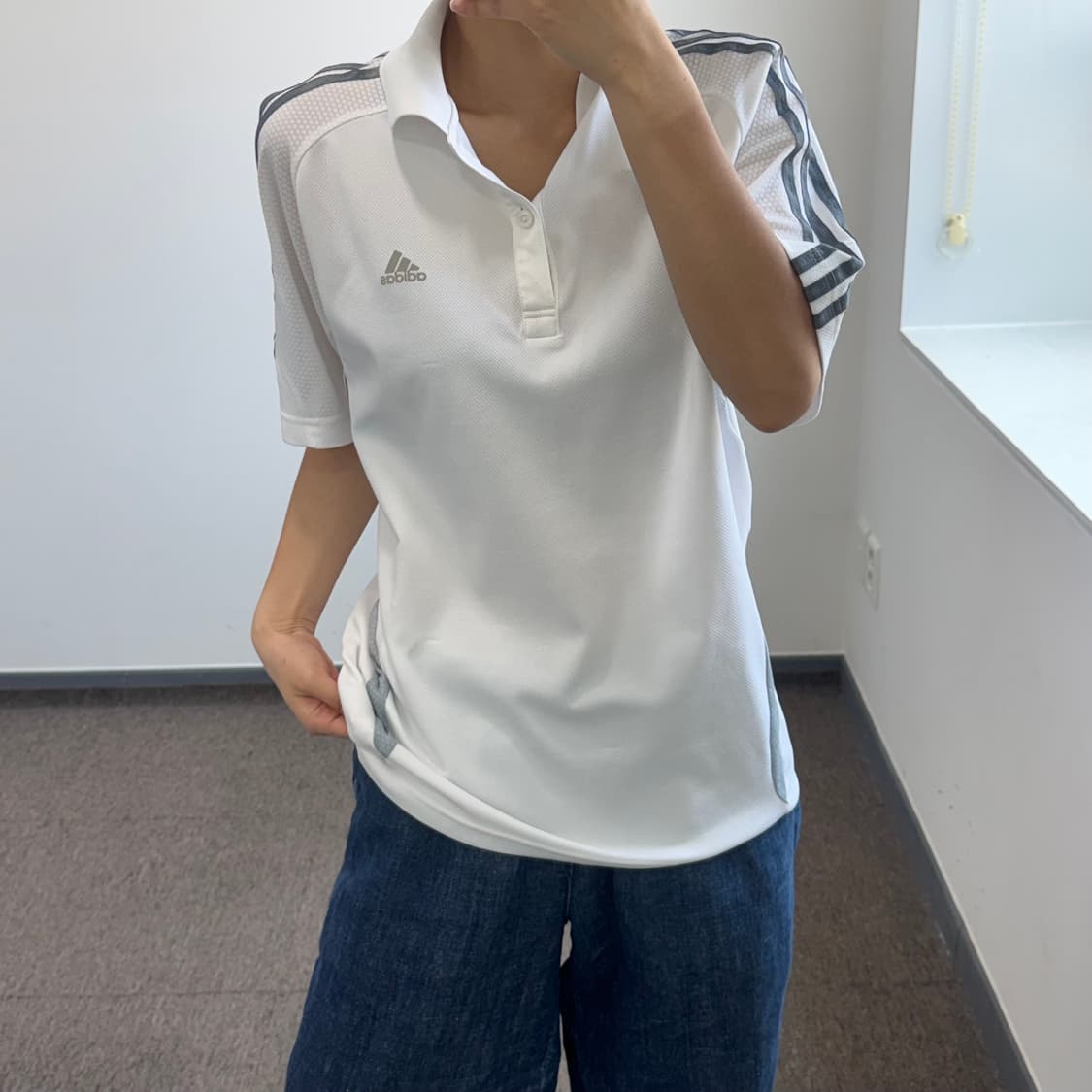 Adidas 아디다스 삼각로고 화이트 실버 트랙 카라 반팔 상품이미지1