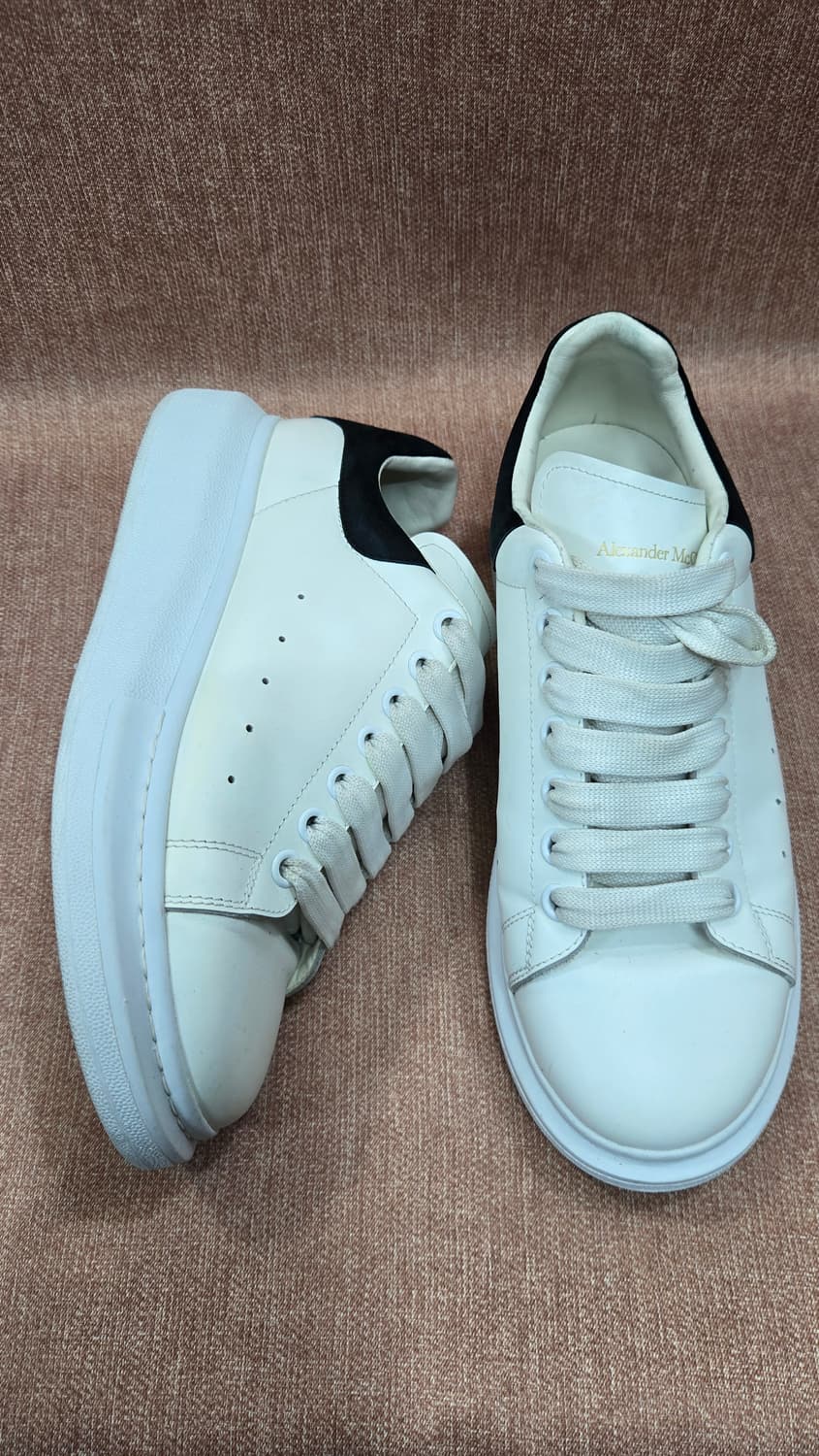 알렉산더 맥퀸 250mm- 화이트&블랙 오버솔 스니커즈 상품이미지1