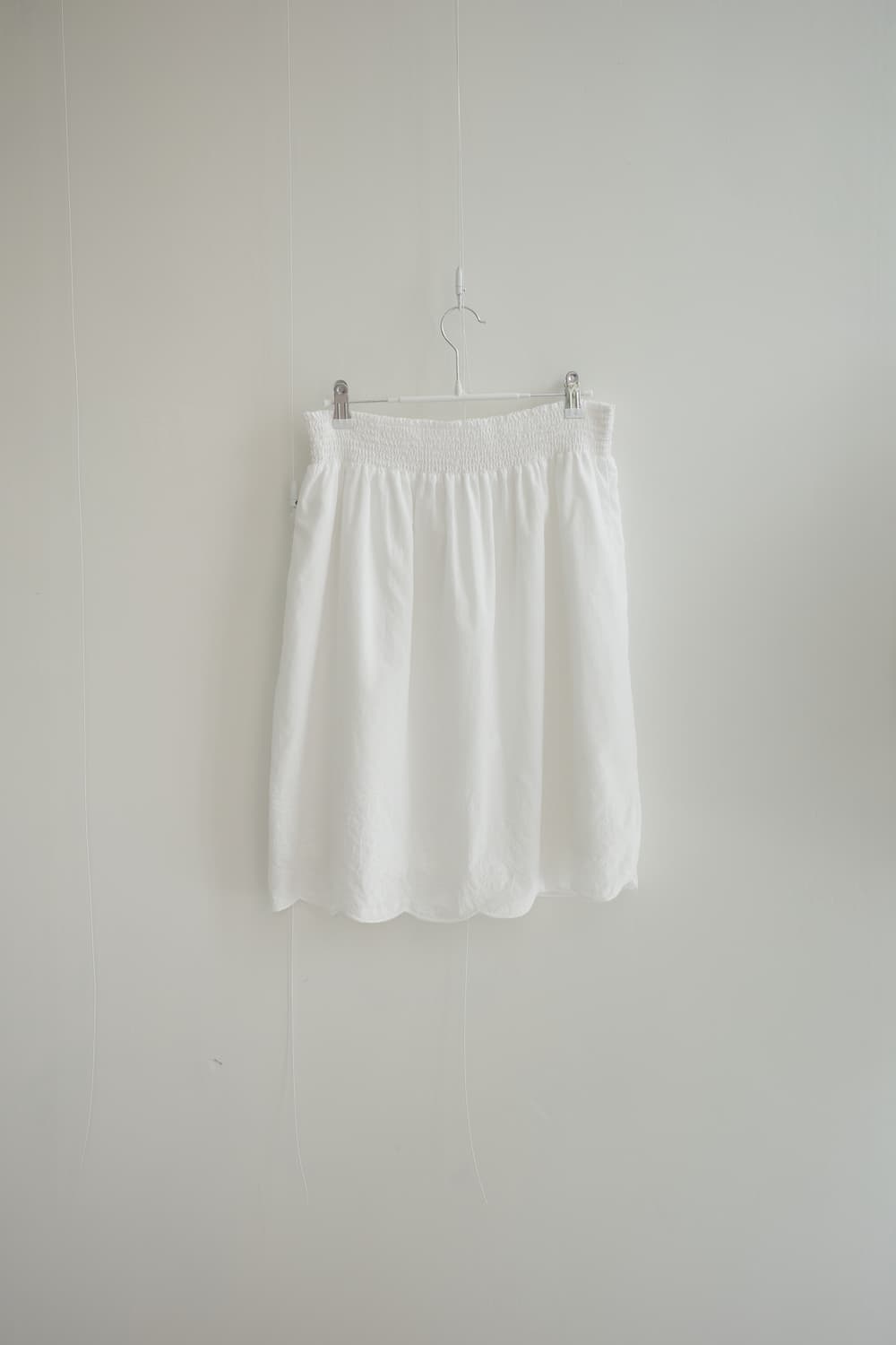 Uniqlo white scallop hem skirt 상품이미지2