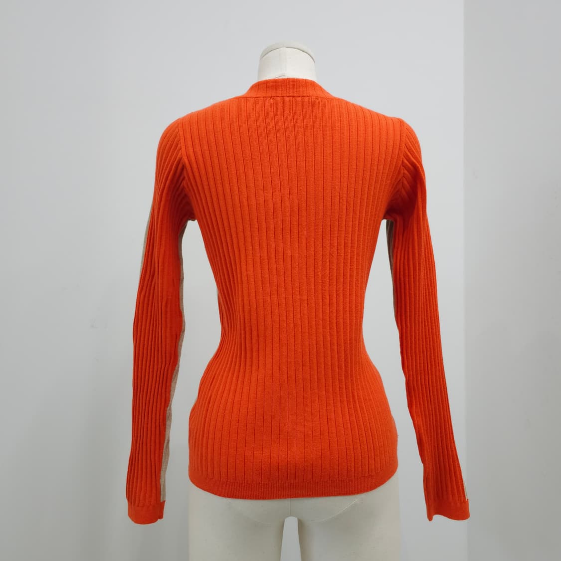 베이지 오렌지 배색 슬림핏 골지 니트 상품이미지3