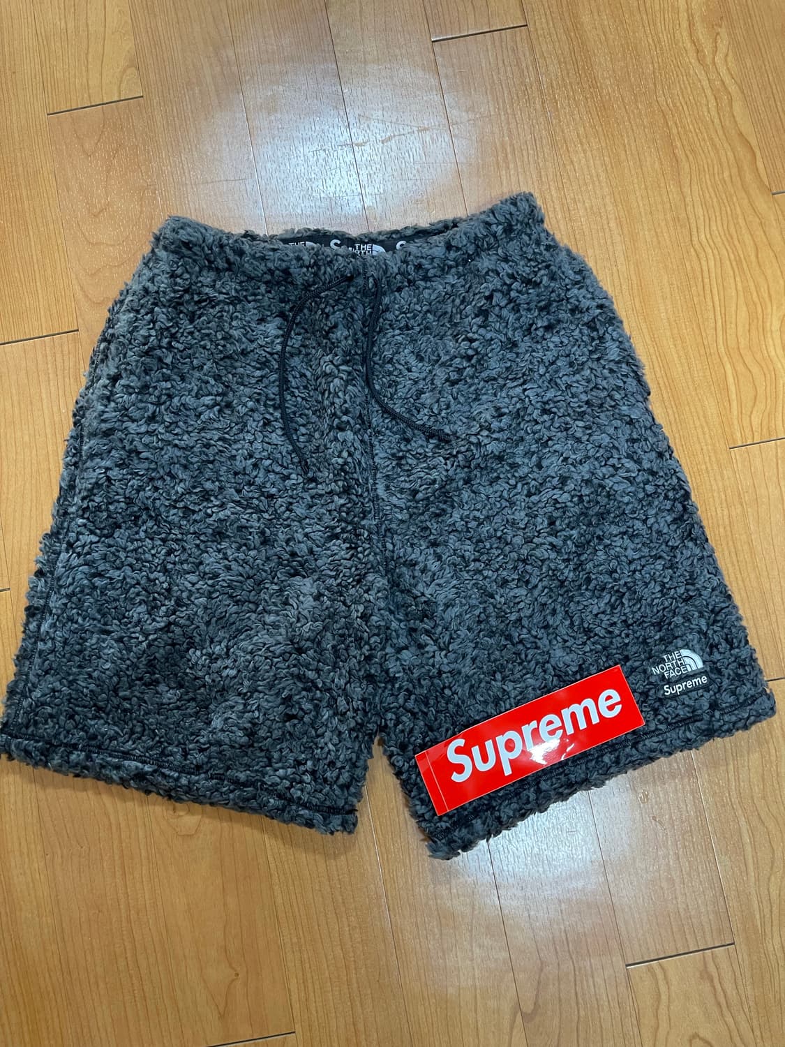 슈프림 23SS x 노스페이스 하일 파일 플리스 쇼츠 상품이미지3