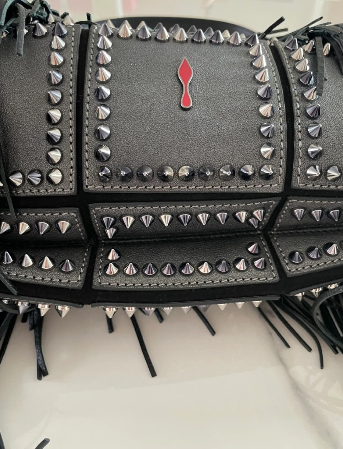 루부탱 스터드 숄더백 상품이미지2