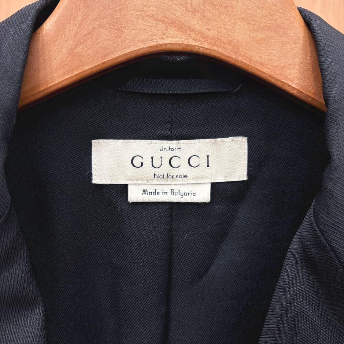 구찌 긴팔 울 테일러드 자켓 피크드 라펠 투 버튼 커프스 디테일 블랙 상품이미지6