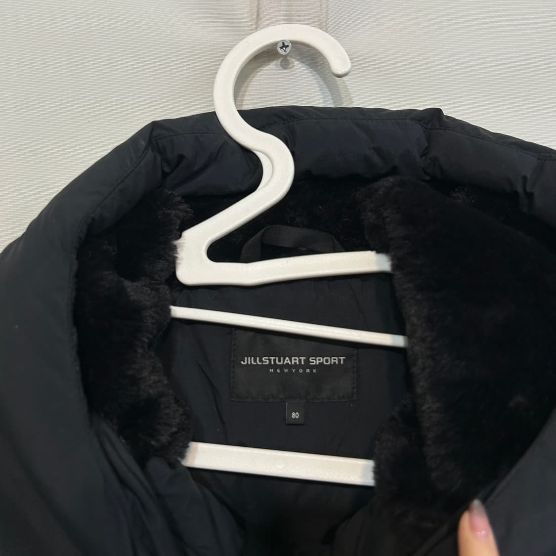 질스튜어트스포츠 소프웜 에코퍼 안감 후드 미들 사파리 다운 55정도 블랙 상품이미지3