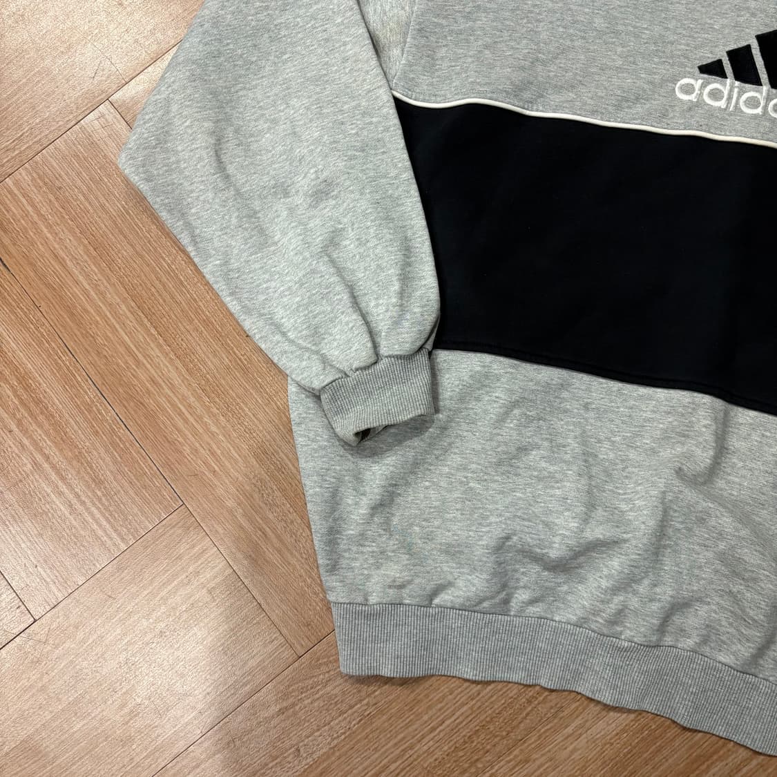 그레이 & 블랙 빈티지 아디다스 스웻셔츠 상품이미지3