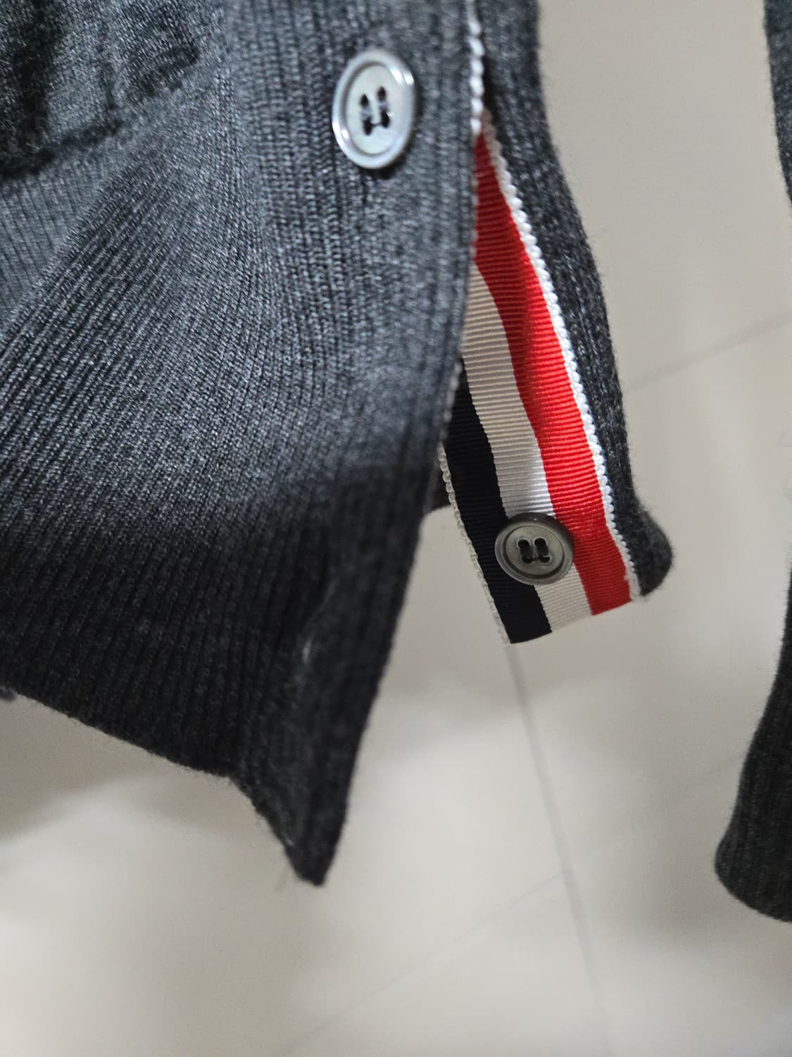 톰브라운 사선완장 메리노울 가디건 2사이즈 상품이미지3