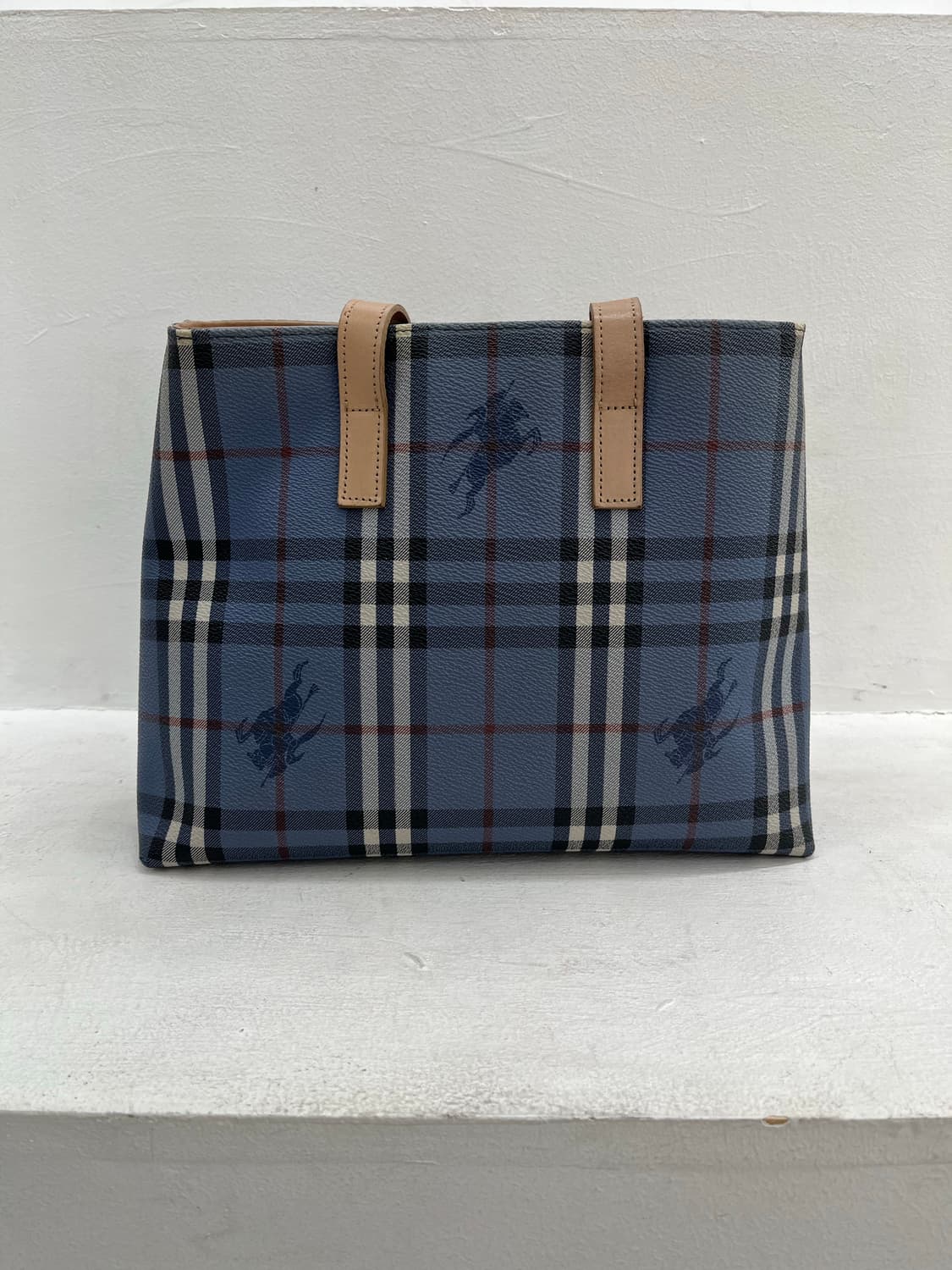 버버리 블루 체크 토트백 상품이미지1