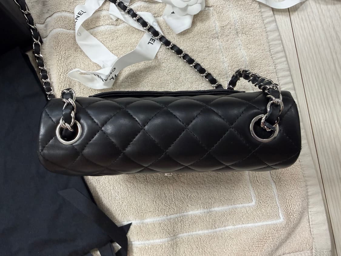 샤넬 클래식 램스킨 미니 블랙 은장 숄더백 상품이미지9