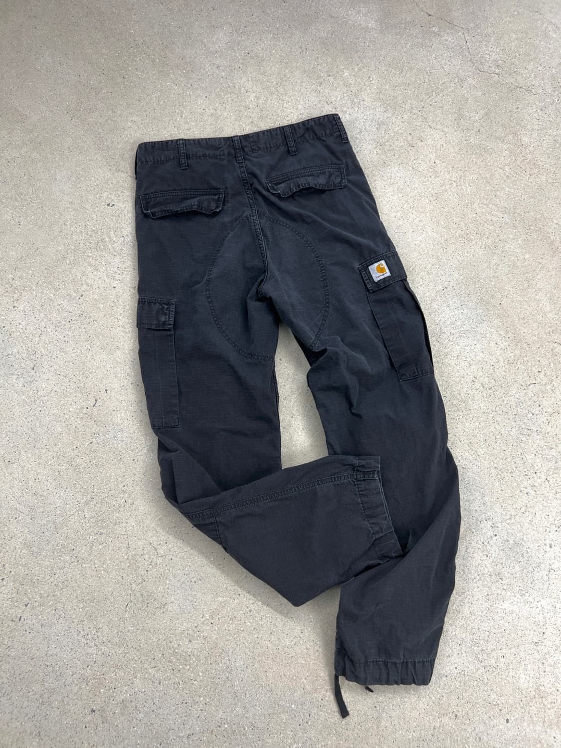 칼하트 WIP 블랙 레귤러 카고 팬츠 상품이미지1