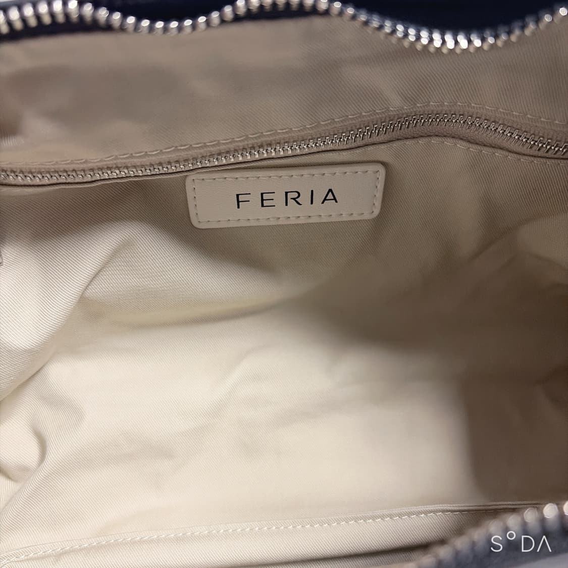 FERIA 페리아 블랙 레더 숄더백 상품이미지9