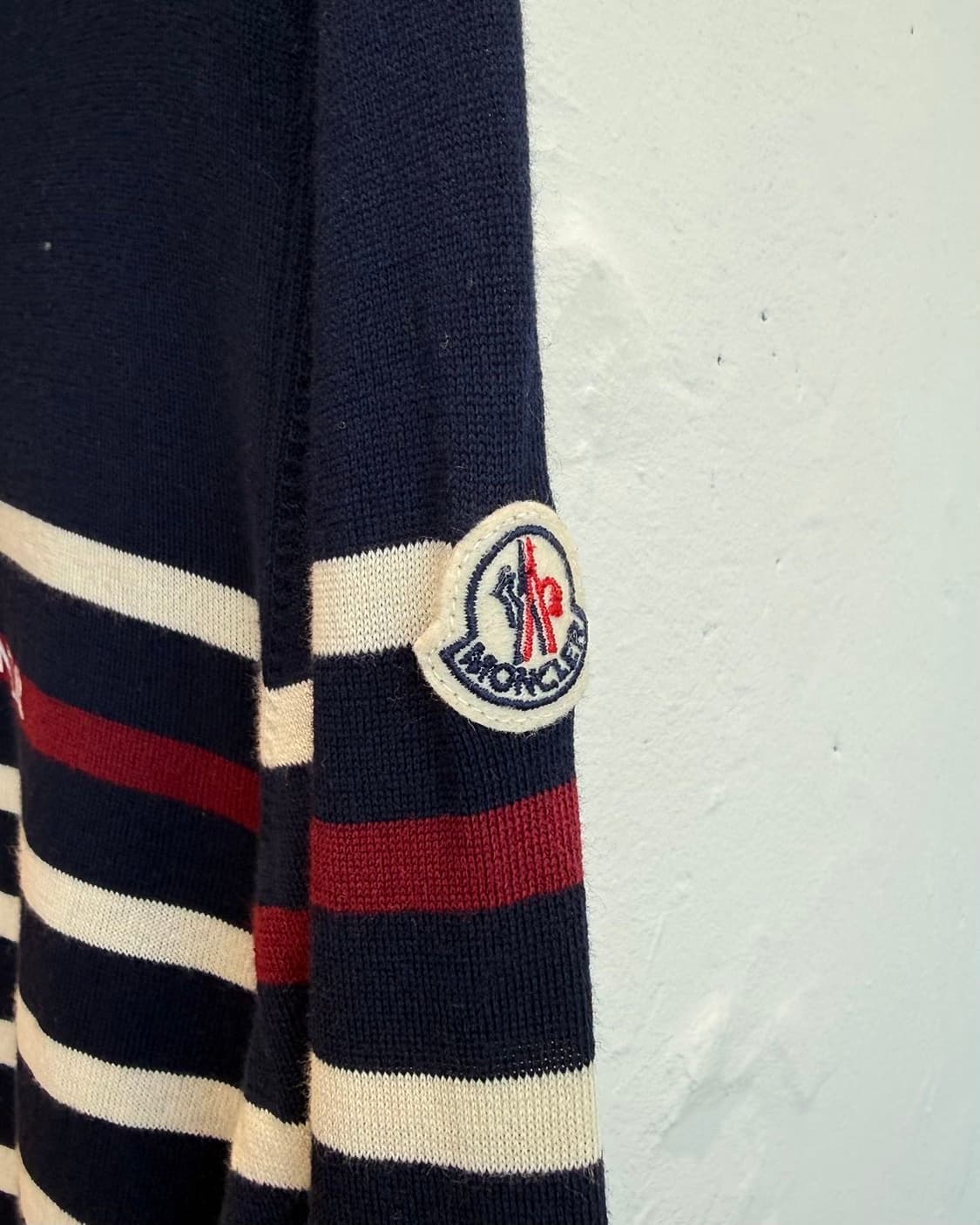 몽클레르 네이비 스트라이프 크루넥 니트  상품이미지5