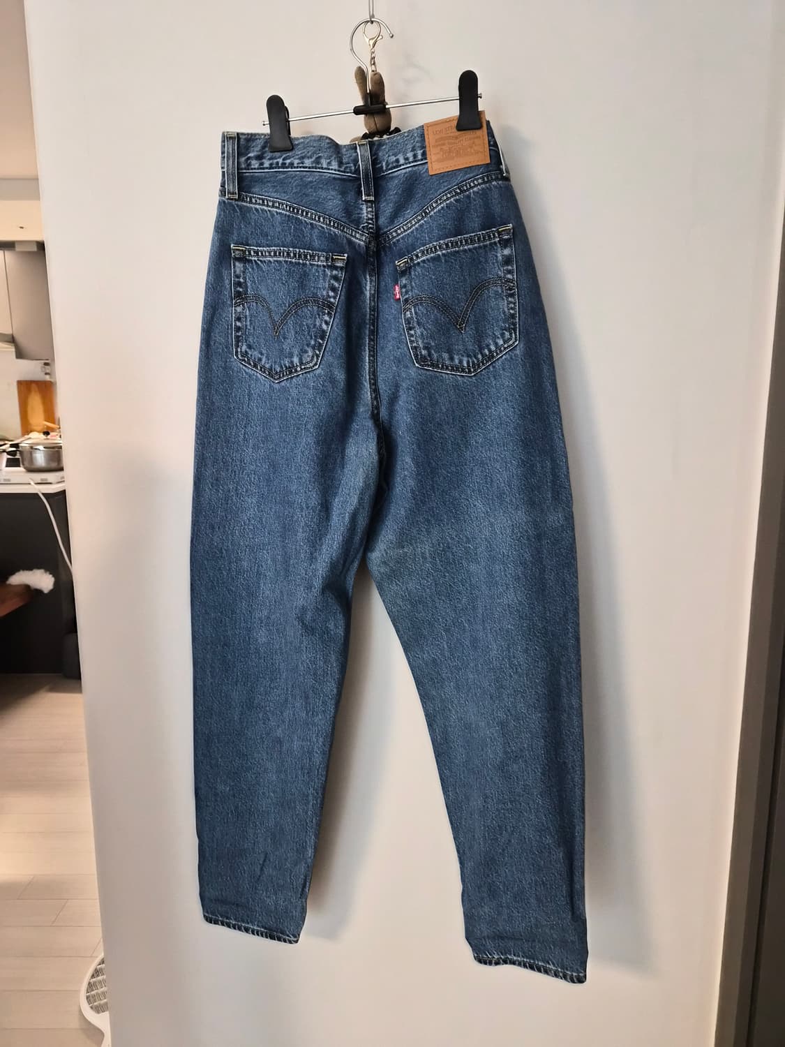 리바이스 프리미엄 하이 루즈 테이퍼 청바지 26 상품이미지4