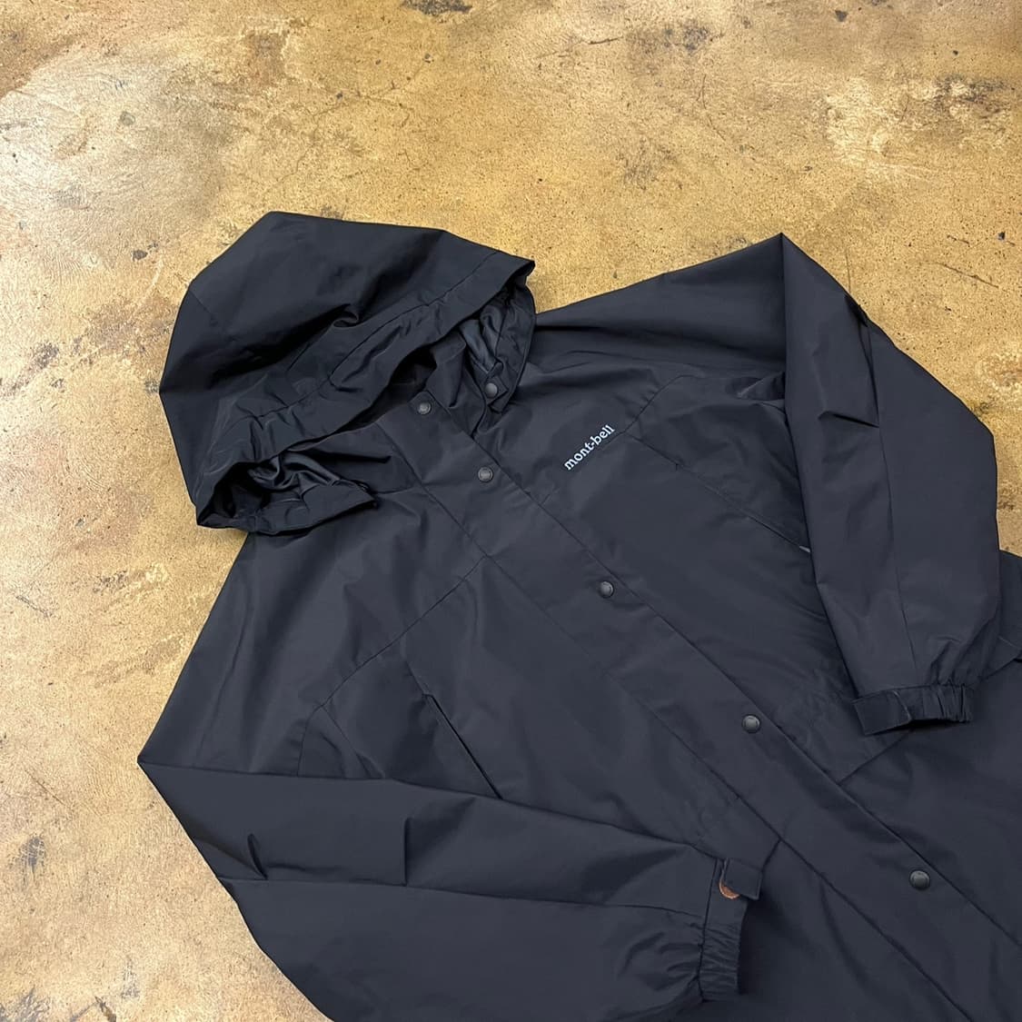 [정품/100] 몽벨 블랙 후드 바람막이 자켓 b16 상품이미지1
