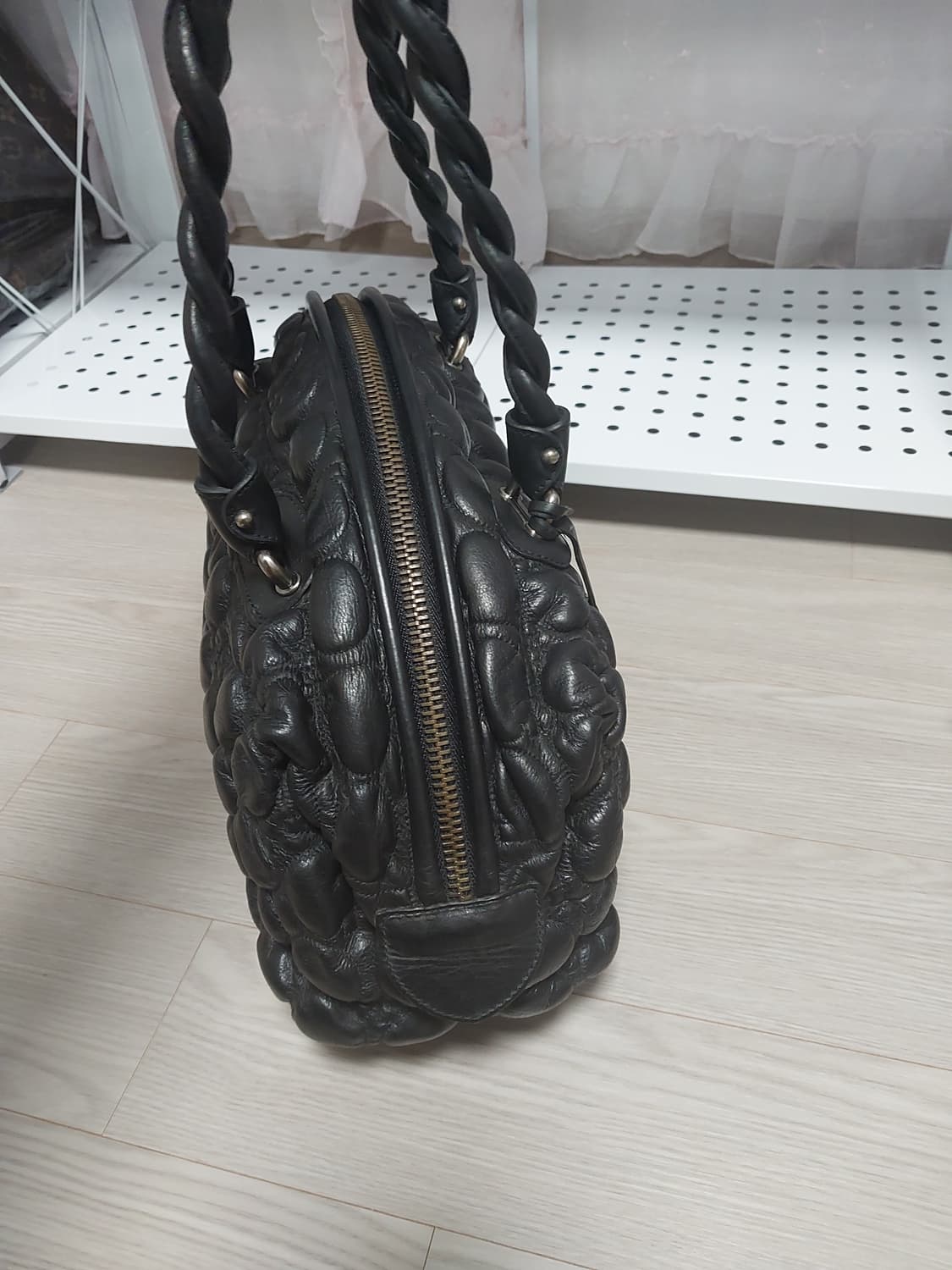 페라가모 퀼팅 레더 숄더백 상품이미지5