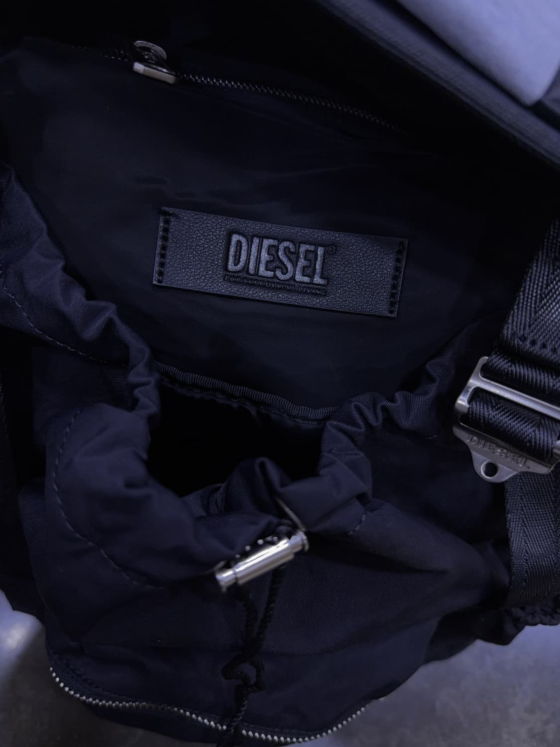 디젤 로고스 나일론 멀티포켓 백팩 블랙 상품이미지8