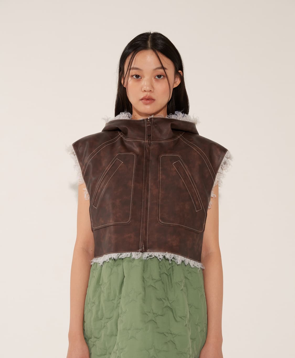 솔티페블 무스탕 후디 베스트 - 브라운  상품이미지3