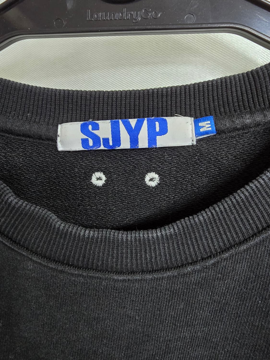 SJYP 블랙 맨투맨 (1762) 상품이미지3