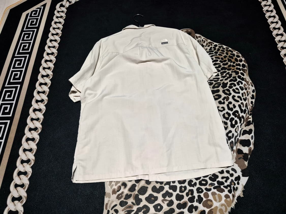 슈프림 X 노스페이스 트래킹 숏 슬리브 셔츠 L(크림 구매 정품) 상품이미지4