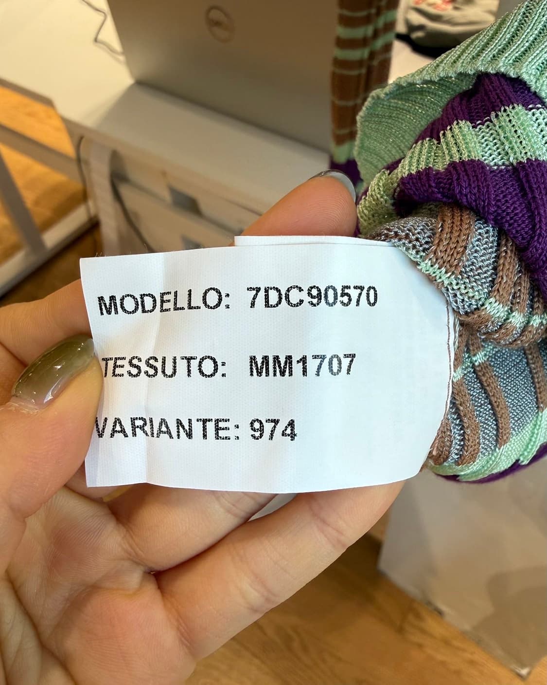 미쏘니 브라운 스트라이프 브이넥 니트  상품이미지9