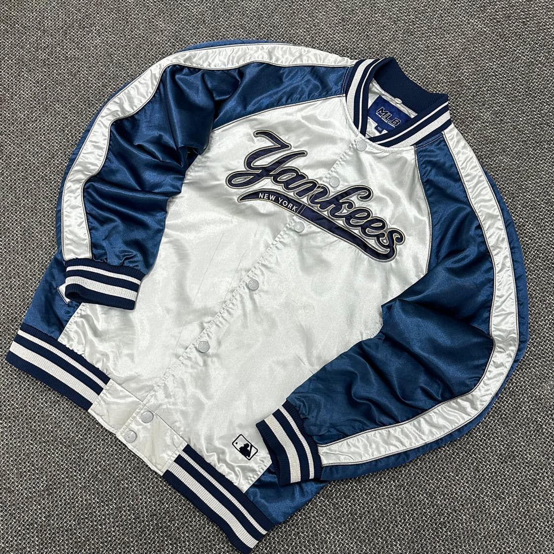 MLB 00s 올드스쿨 뉴욕양키스 새틴 야구점퍼 100 상품이미지3