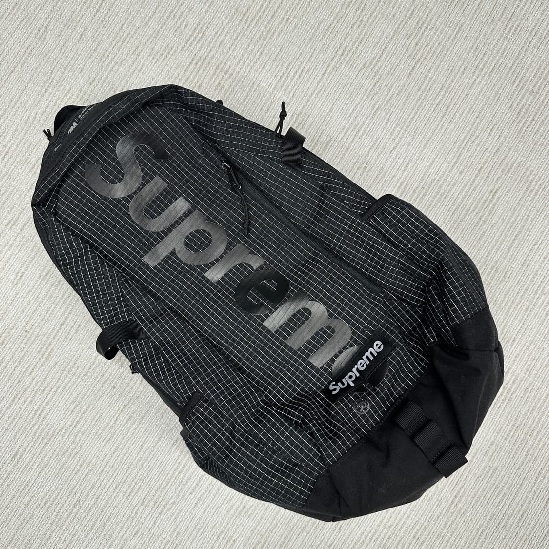 슈프림 백팩 블랙  24SS
 상품이미지2