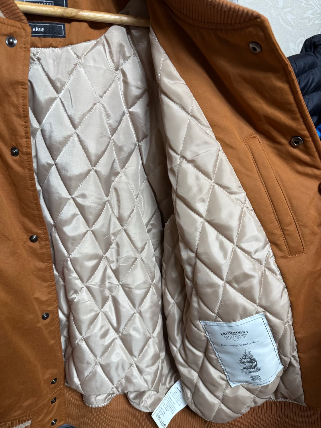 L 프리즘웍스 바시티자켓 브라운 상품이미지6