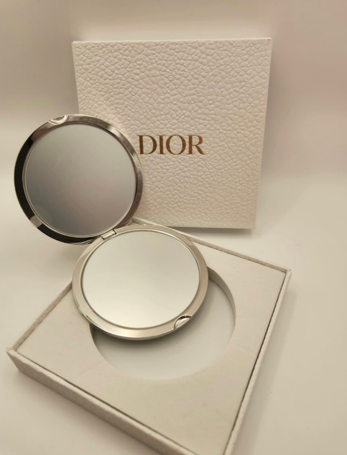 디올 뷰티 뜨왈드주이 원형 손거울 상품이미지3