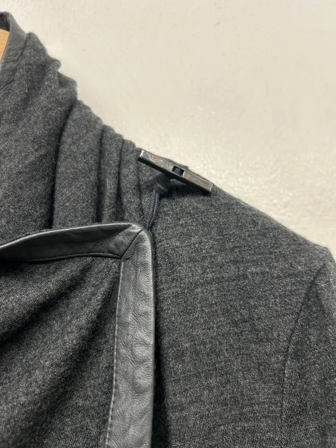 헬무트랭 비대칭 랩 가디건 상품이미지3