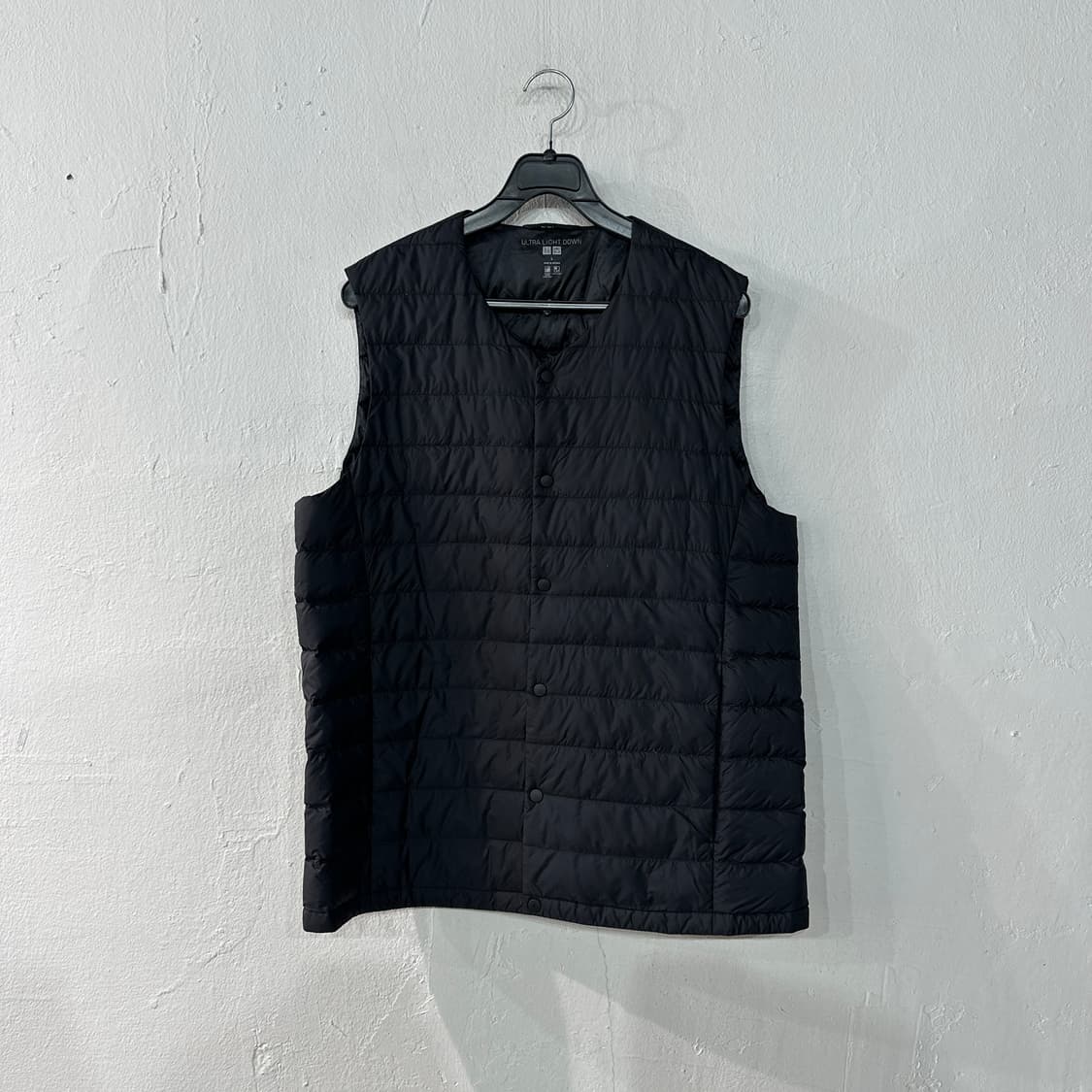 유니클로 울트라라이트다운 경량패딩조끼 L 상품이미지1