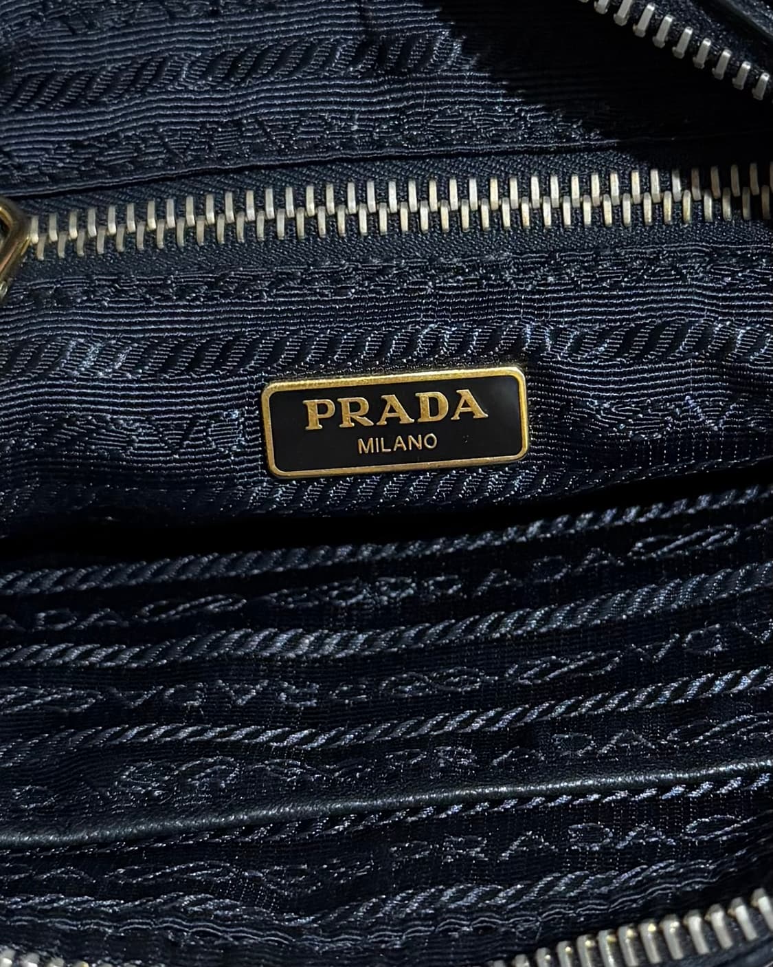 프라다 블랙 테수토 나일론 사피아노 크로스바디 백 상품이미지8