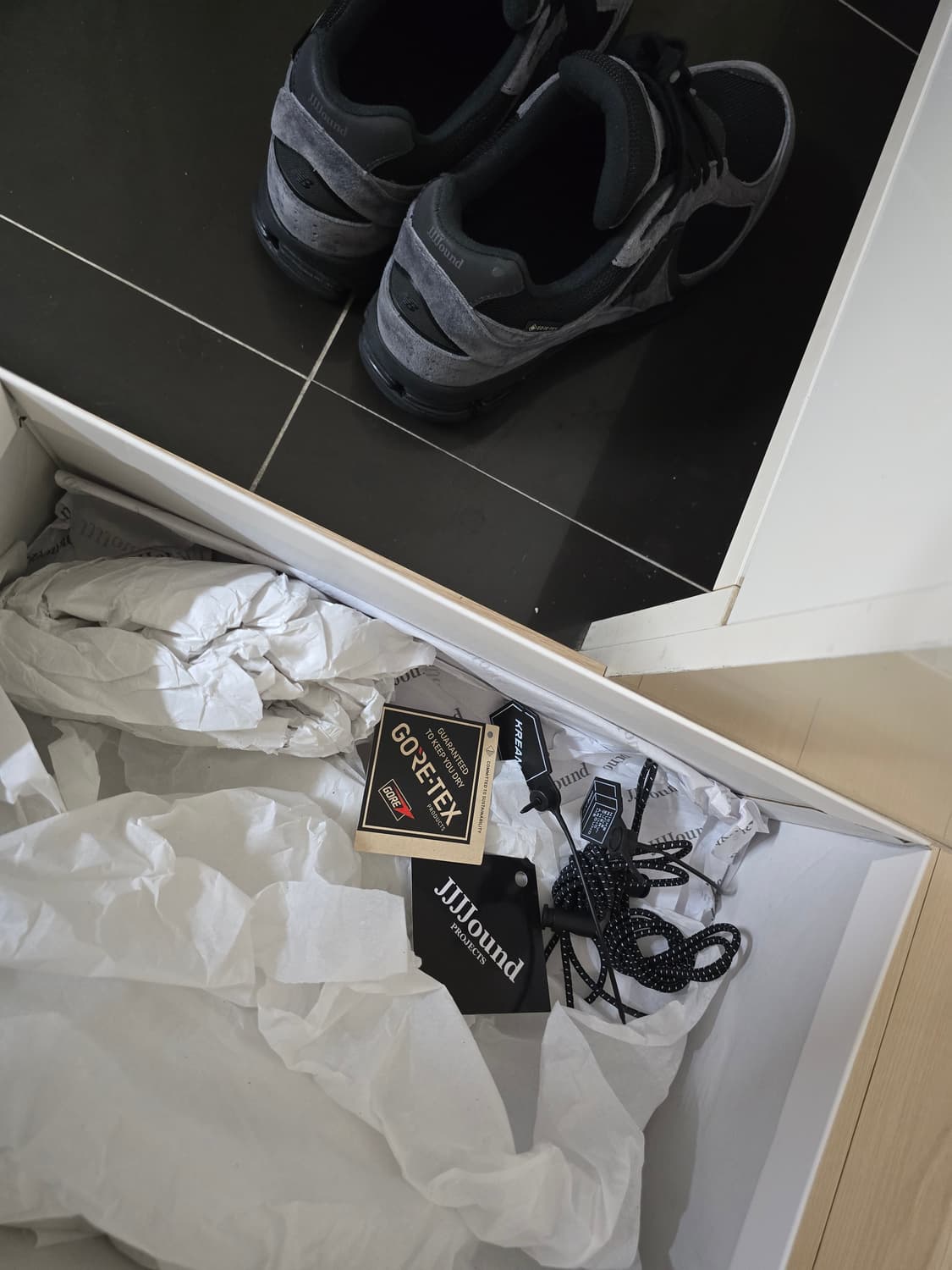 [260]뉴발란스 자운드 2002R 고어텍스 차콜 상품이미지7