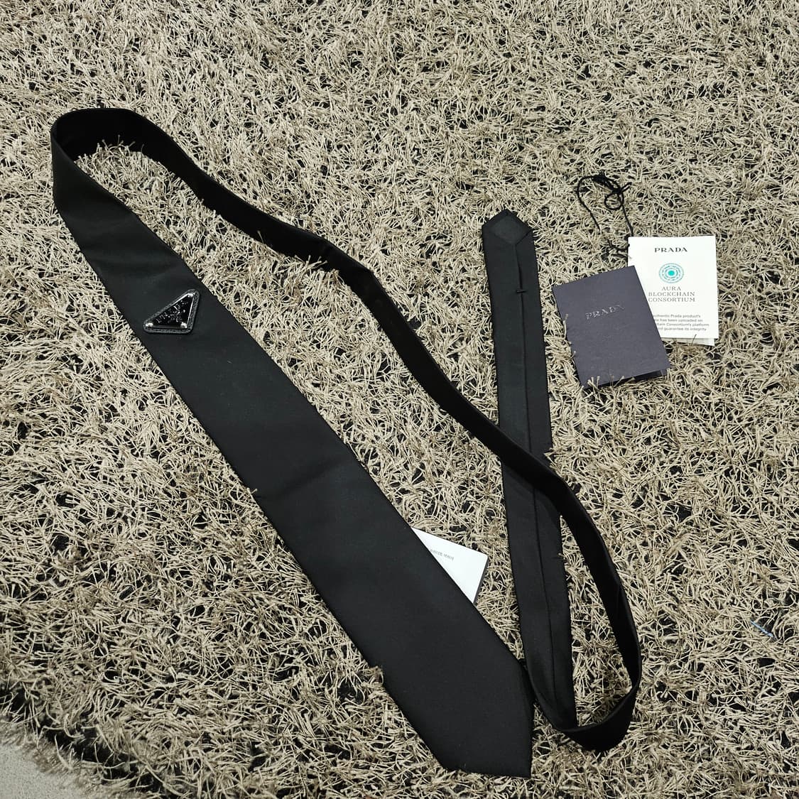 프라다 삼각로고 사피아노 리나일론 넥타이 상품이미지1