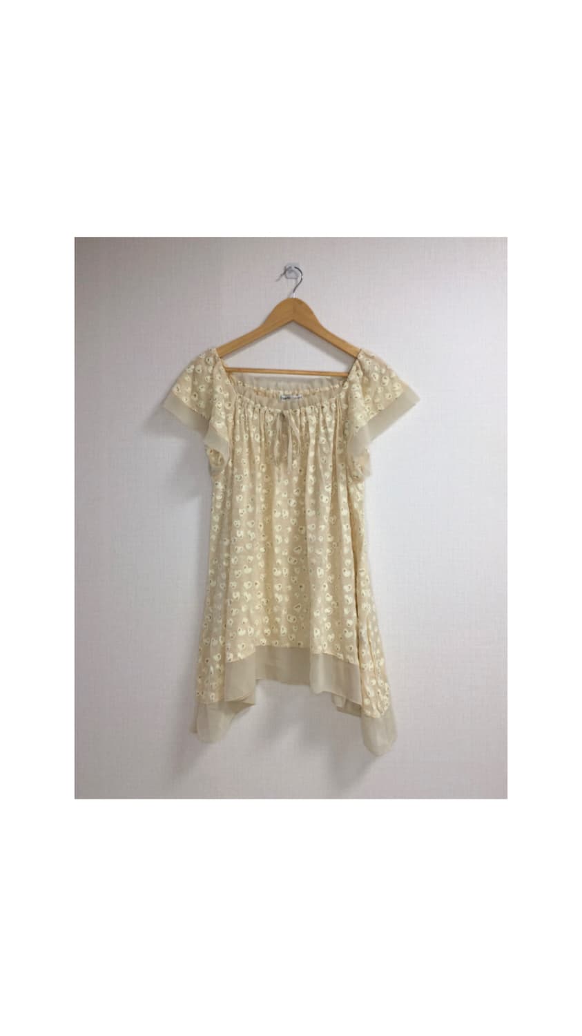 츠모리치사토 베이지 하트 셔링 레이스 탑 튜닉 상품이미지1