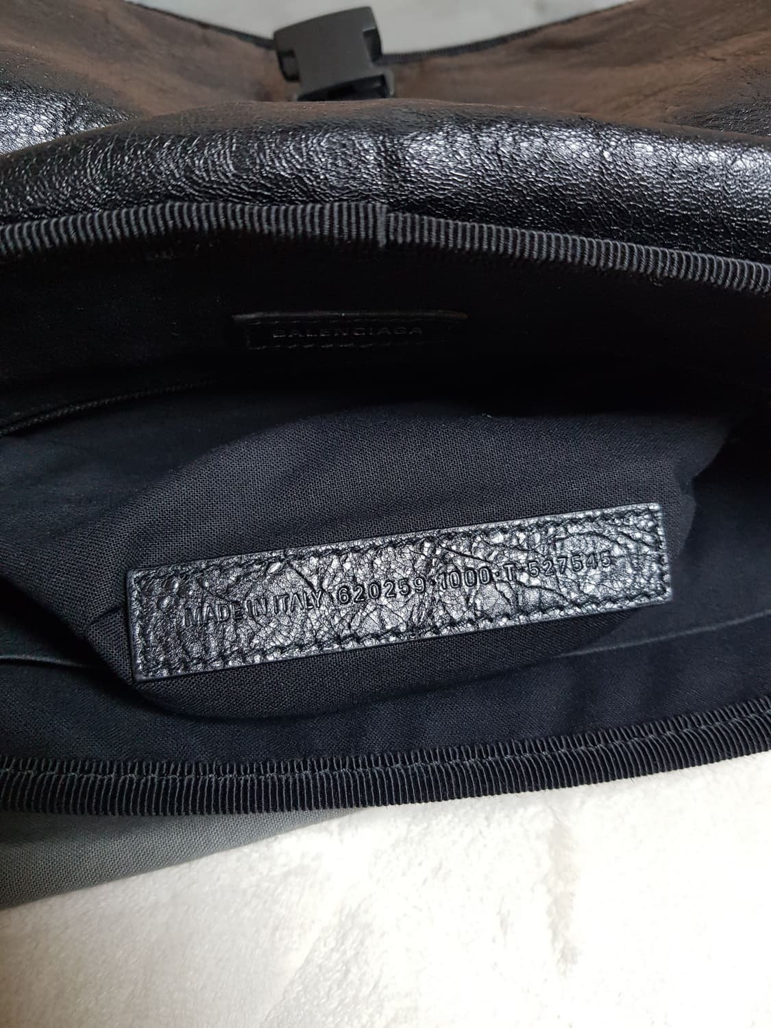 발렌시아가 익스플로러 스몰 메신저백 크로스백 블랙 상품이미지8